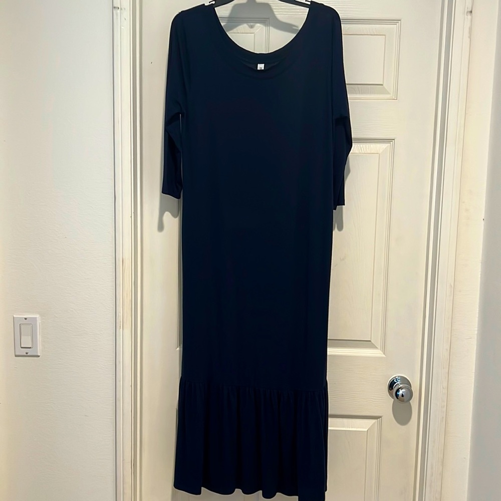NAVY BLUE MIDI DRESS•SLEEVES ARE ELBOW LENGTH•SIZE LARGE